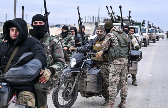 "قسد" يدمر جسرين على الفرات.. ودمشق تتهمه بإعدام سجناء ومدنيين في الرقة