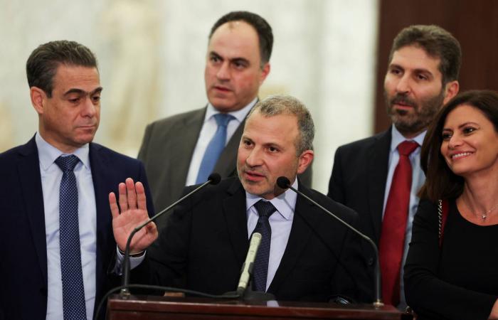 ممثل
      «الإدارة
      الذاتية»
      بدمشق:
      الاتصالات
      قد
      تفضي
      إلى
      نتائج
      تستدعي
      زيارة
      عبدي