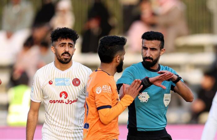 من
      ينقذ
      الحكام
      السعوديين
      من
      التشكيك
      المستمر
      في
      نزاهتهم؟