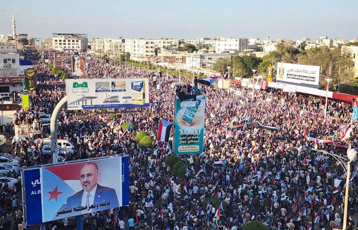 الإرياني
      لـ«الشرق
      الأوسط»:
      مَن
      يروّج
      لعودة
      الإرهاب
      هم
      داعموه