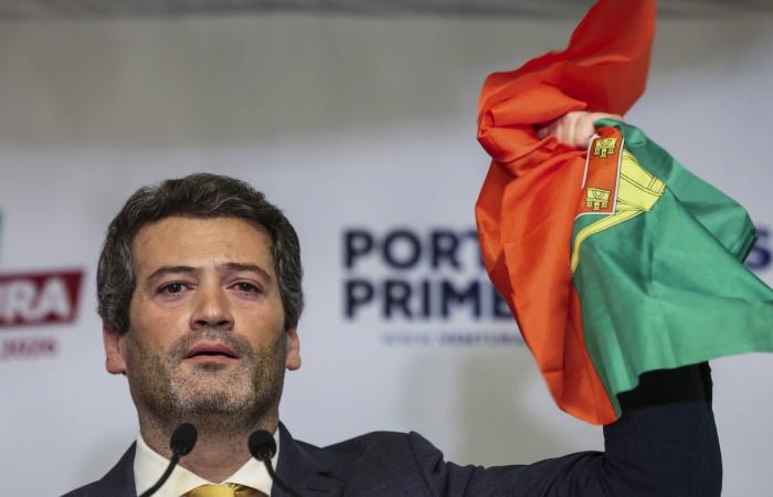 جولة
      ثانية
      لانتخابات
      الرئاسة
      في
      البرتغال...
      بين
      اليمين
      المتطرف
      ويسار
      الوسط