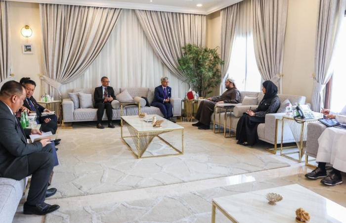  وزير الدولة بوزارة الخارجية يجتمع مع المدير العام لمجلس الأمن القومي الماليزي