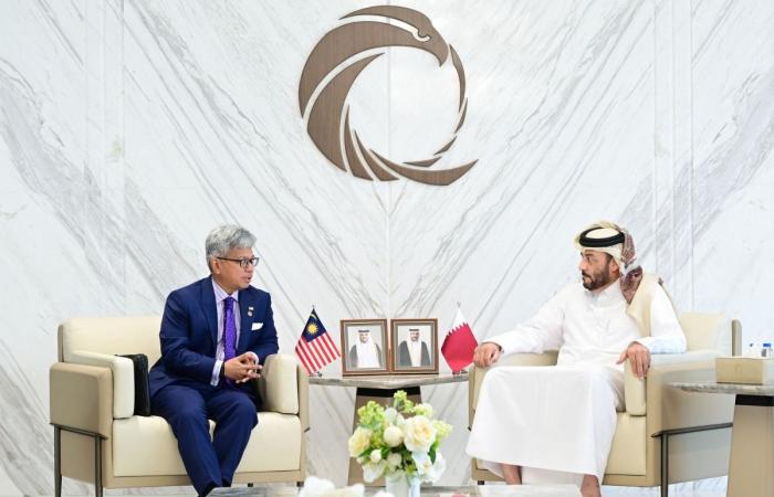 رئيس الوكالة الوطنية للأمن السيبراني يستعرض مع مسؤولين ماليزيين سبل تعزيز التعاون