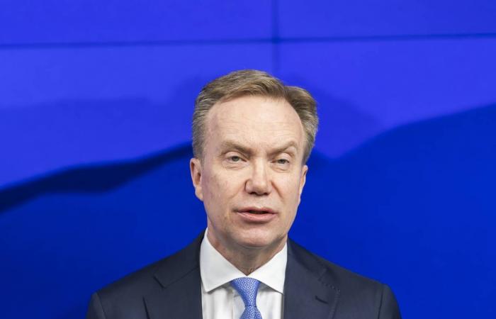 «المركزي
      الأوروبي»
      يستعد
      لاختيار
      نائب
      جديد
      من
      بين
      6
      مرشحين