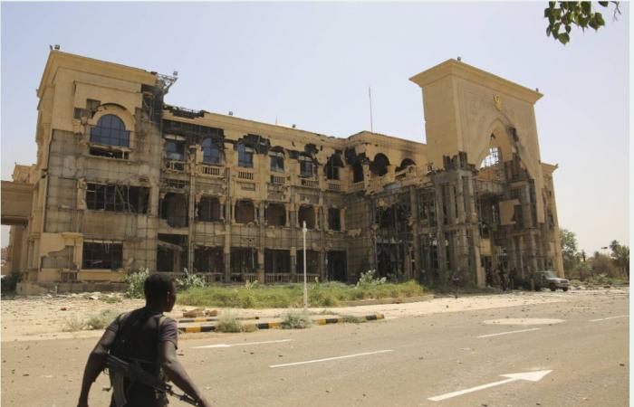 الحياة
      تعود
      إلى
      سوق
      الخرطوم
      المركزية
      ولكن
      «لا
      شيء
      كما
      كان»