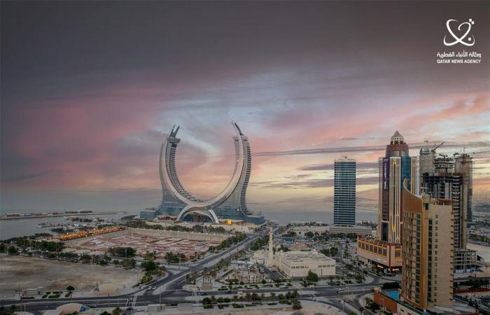 طقس معتدل الحرارة نهارا على الساحل وغائم جزئيا في عرض البحر