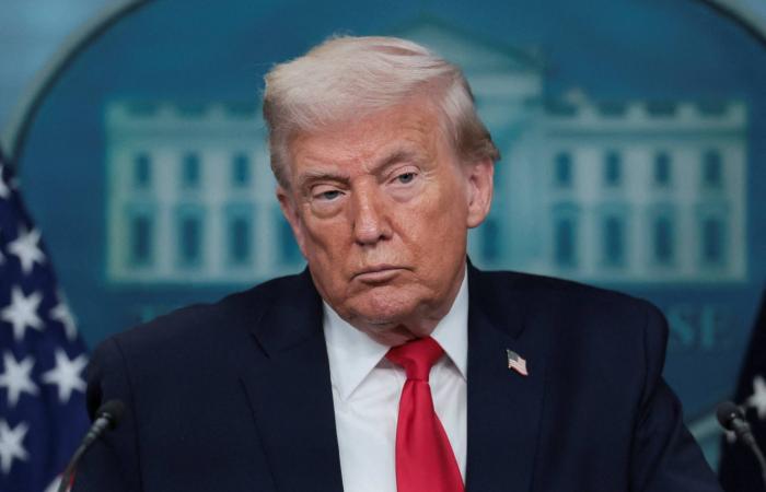 آلاف
      يتظاهرون
      في
      أميركا
      احتجاجاً
      على
      سياسات
      ترمب
      في
      مجال
      الهجرة