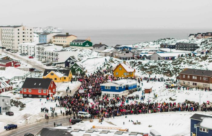 تتضمن
      تغيير
      اسم
      «ديزني
      لاند»...
      نحو
      280
      ألف
      دنماركي
      يوقّعون
      عريضة
      لشراء
      كاليفورنيا
      من
      ترمب