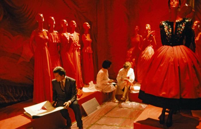 فالنتينو غارافاني..أسطورة الموضة العالميّة في صور خالدة