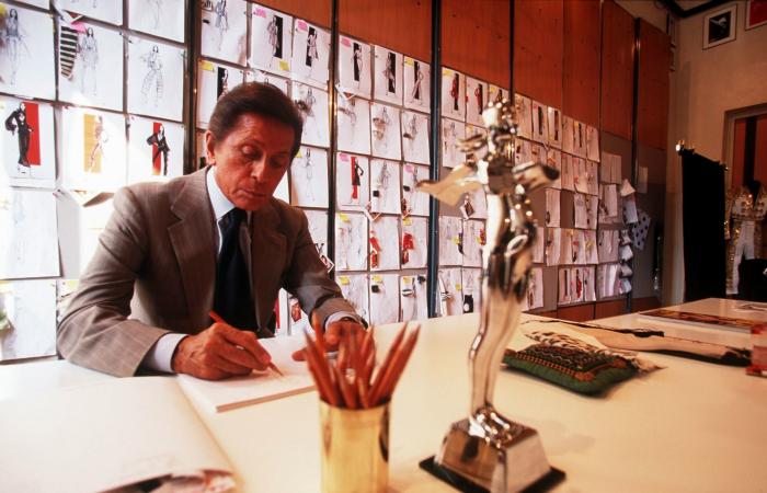 فالنتينو غارافاني..أسطورة الموضة العالميّة في صور خالدة