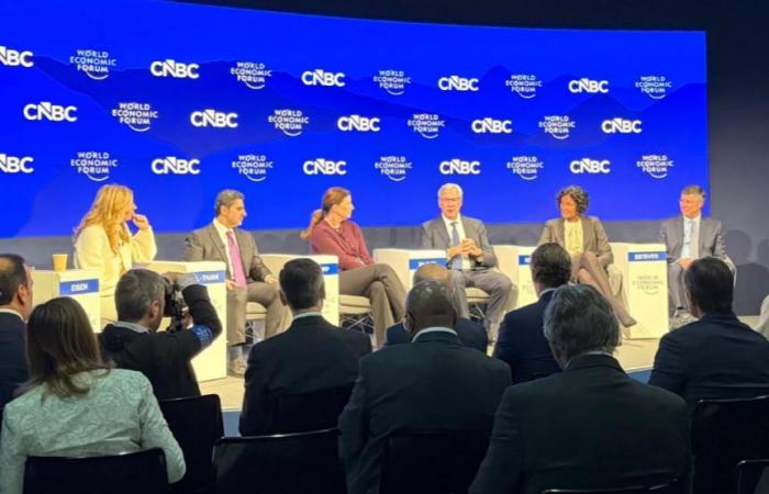 محافظ مصرف قطر المركزي يشارك في جلسة حوارية بعنوان تسريع القطاع المصرفي