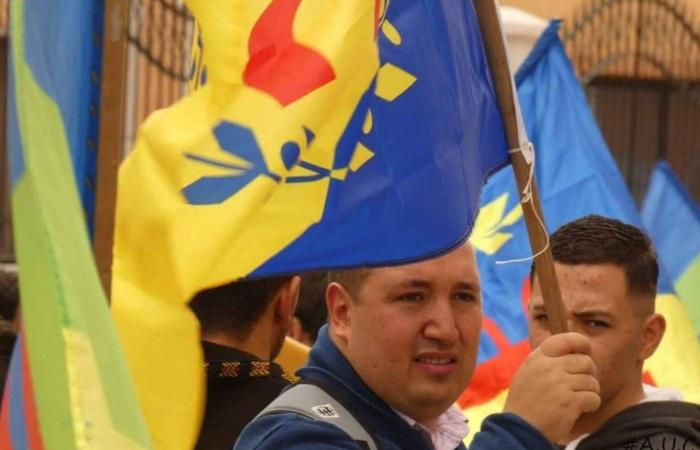 الجزائر:
      ضربة
      رمزية
      ثانية
      في
      أقل
      من
      شهر
      ضد
      «دولة
      القبائل
      المستقلة»