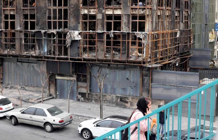 إيران
      تصعد
      حملة
      الاعتقالات
      مع
      اتساع
      الضغوط
      الدولية