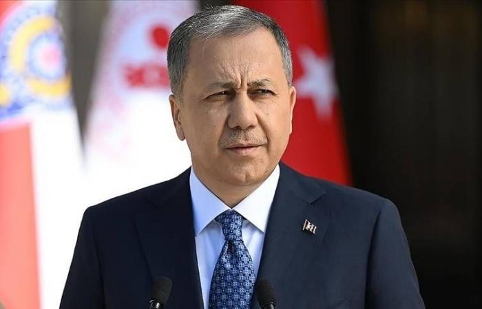 فيدان
      بحث
      مع
      برّاك
      التطورات
      في
      سوريا
      بعد
      دعوة
      «قسد»
      للنفير
      العام