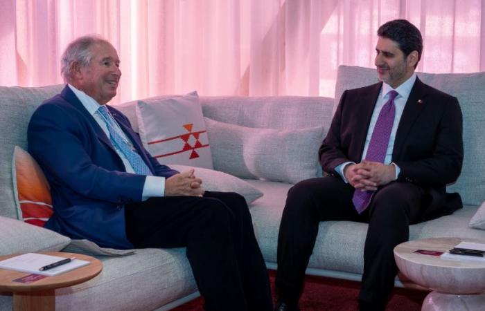 محافظ مصرف قطر المركزي يجتمع مع رئيس مجلس إدارة شركة بلاكستون