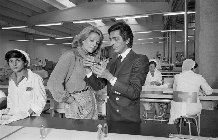 فالنتينو غارافاني..أسطورة الموضة العالميّة في صور خالدة