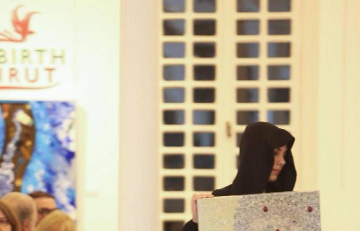 «كما
      نحن
      موجودون»...
      حين
      تمشي
      اللوحة
      بدلاً
      من
      أن
      تُعلَّق