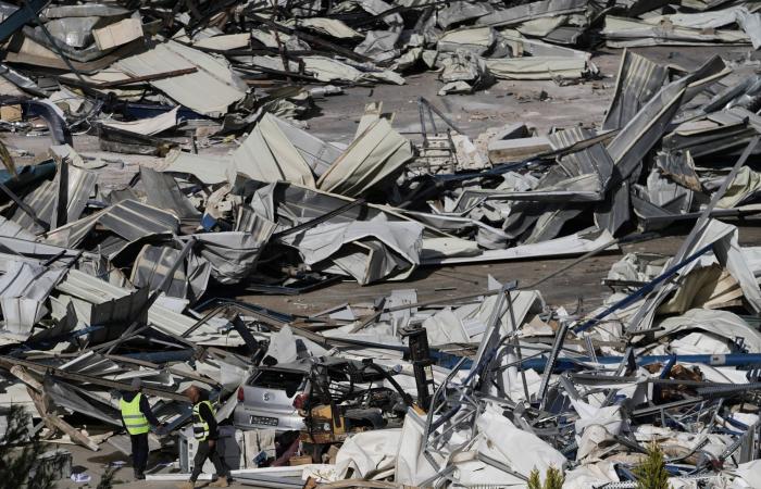 إسرائيل
      باشرت
      هدم
      منشآت
      داخل
      مقر
      الأونروا
      بالقدس
      الشرقية