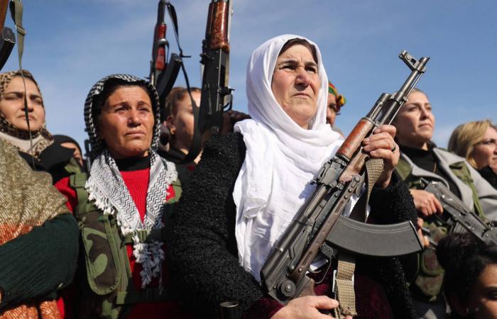 الجيش
      الأميركي
      يبدأ
      نقل
      سجناء
      «داعش»
      من
      سوريا
      إلى
      العراق