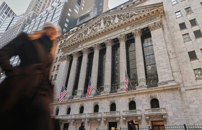 استراتيجية
      «تاكو»
      تحت
      الاختبار...
      هل
      ينقذ
      تراجع
      ترمب
      المعتاد
      «وول
      ستريت»؟