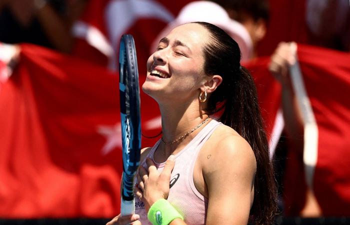 سونميز
      تحدث
      ضجة
      بتركيا
      بعد
      تقدمها
      في
      أستراليا
      المفتوحة