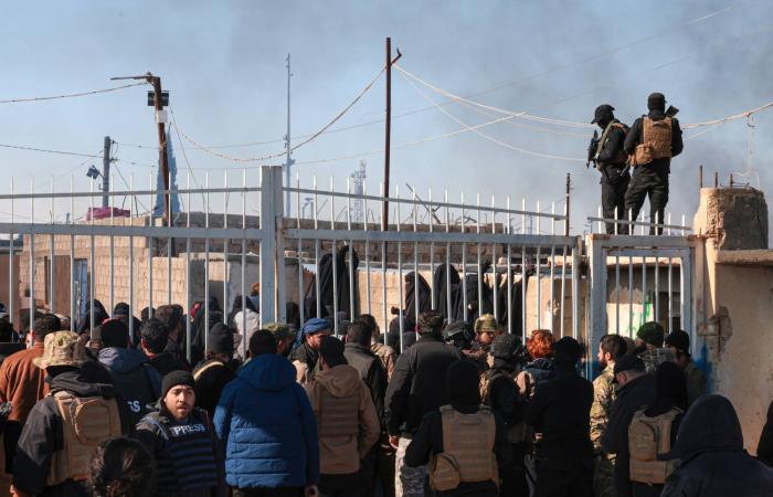 الجيش
      الأميركي
      يبدأ
      نقل
      سجناء
      «داعش»
      من
      سوريا
      إلى
      العراق