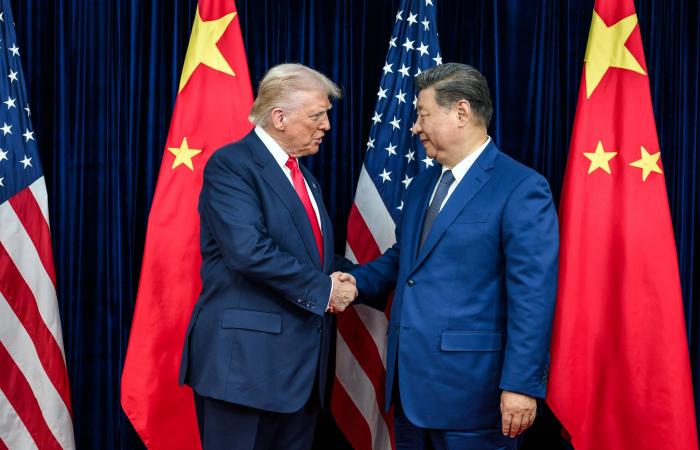 تقرير:
      الصين
      تقدِّم
      نفسها
      كقائدة
      يحتاج
      العالم
      لها
      بينما
      يزرع
      ترمب
      الانقسامات
      بين
      الحلفاء