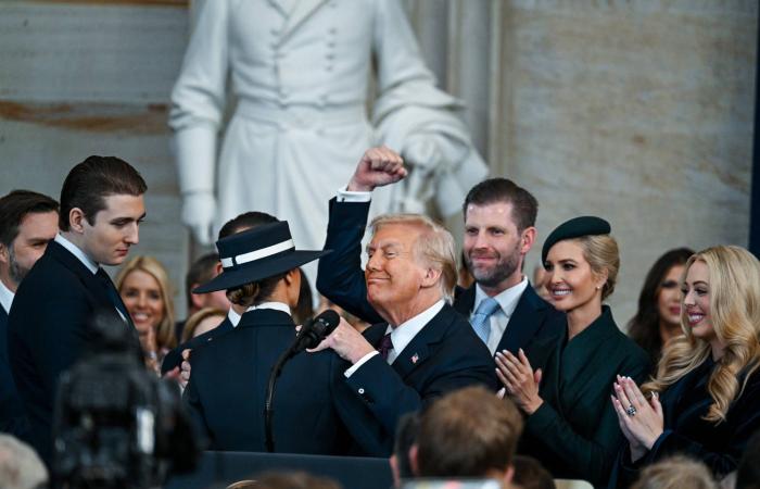 ترمب
      يستبعد
      استخدام
      القوة
      للاستحواذ
      على
      غرينلاند