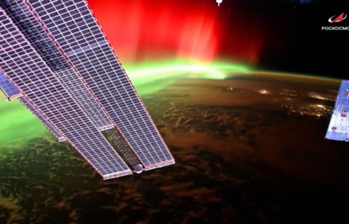 فيديو من الفضاء يظهر أضواء الشفق القطبي تتلألأ على الأرض