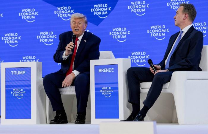 ترمب:
      على
      «حماس»
      التخلي
      عن
      أسلحتها
      و«إلاّ
      ستُدمّر»