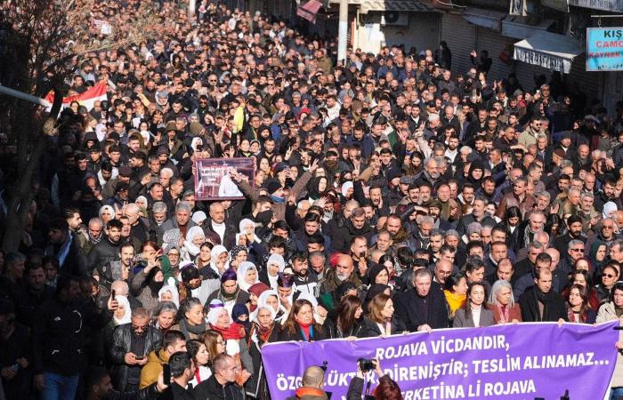 إردوغان
      يدعو
      إلى
      تحالف
      «تركي
      -
      كردي
      -
      عربي»
      ويشدد
      على
      دعم
      وحدة
      سوريا
