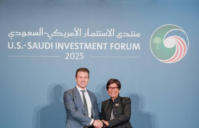 عهد
      الملك
      سلمان
      والتحول
      الرقمي:
      من
      بناء
      الدولة
      الرقمية
      إلى
      السيادة
      في
      الذكاء
      الاصطناعي