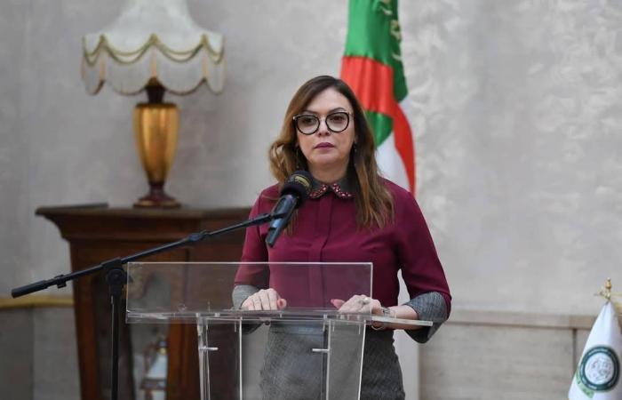 ​الجزائر
      تعلن
      عن
      مكاسب
      جديدة
      بمسار
      «استرجاع
      الأموال
      المنهوبة»
      في
      الخارج