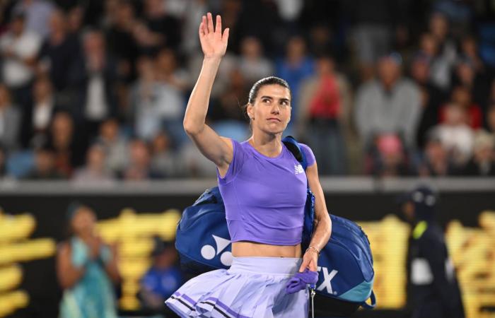 «أستراليا
      المفتوحة»:
      أوساكا
      تهزم
      كيرستيا...
      وتبلغ
      الدور
      الثالث