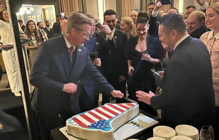 ترمب
      يغادر
      سويسرا
      بعد
      مشاركته
      في
      منتدى
      دافوس