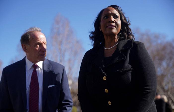 «معادن»
      السعودية
      تبدأ
      طرح
      صكوك
      مقوّمة
      بالدولار