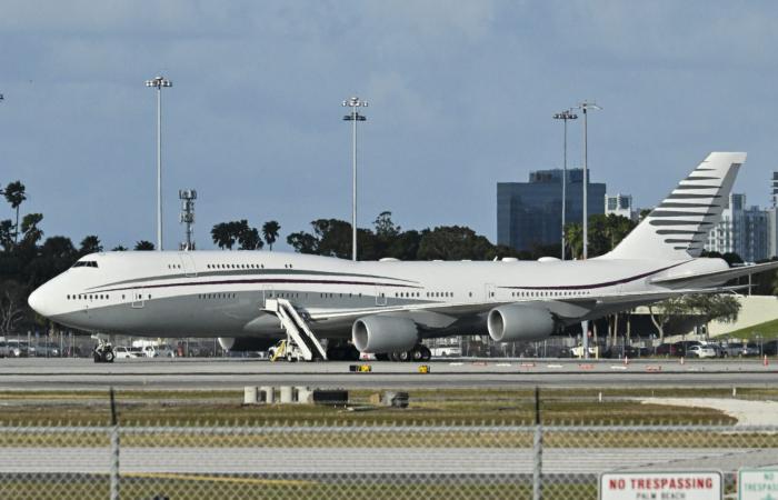 الطائرة "الهدية" من قطر لترامب تعود إلى الواجهة.. مصدر يكشف لـCNN عن تطورات بشأن تعديلها
