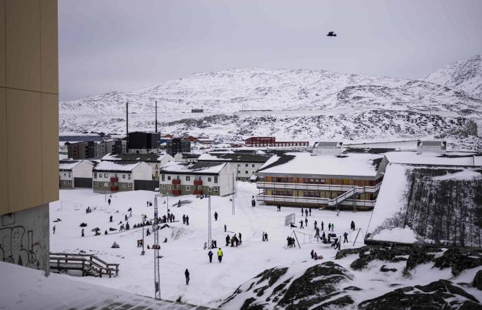 تقرير:
      اتفاق
      مع
      ترمب
      قد
      يمنح
      أميركا
      سيطرة
      على
      أجزاء
      من
      غرينلاند