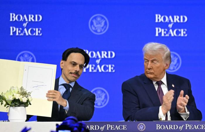 ترمب
      يُدشّن
      «مجلس
      السلام»
      متمسكاً
      بإعمار
      غزة
      ونزع
      سلاح
      «حماس»