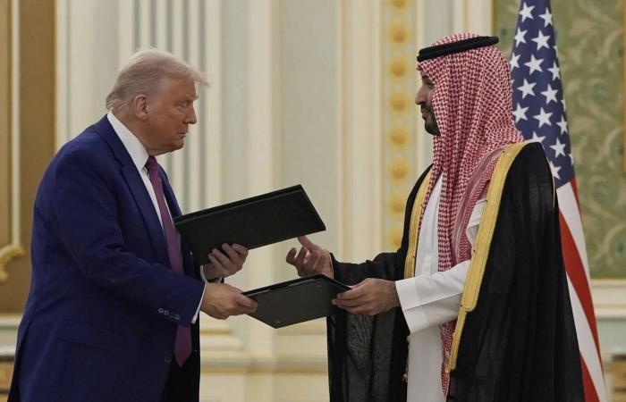 عهد
      الملك
      سلمان
      والتحول
      الرقمي:
      من
      بناء
      الدولة
      الرقمية
      إلى
      السيادة
      في
      الذكاء
      الاصطناعي