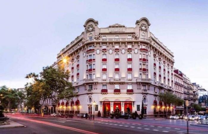 ​الجزائر
      تعلن
      عن
      مكاسب
      جديدة
      بمسار
      «استرجاع
      الأموال
      المنهوبة»
      في
      الخارج