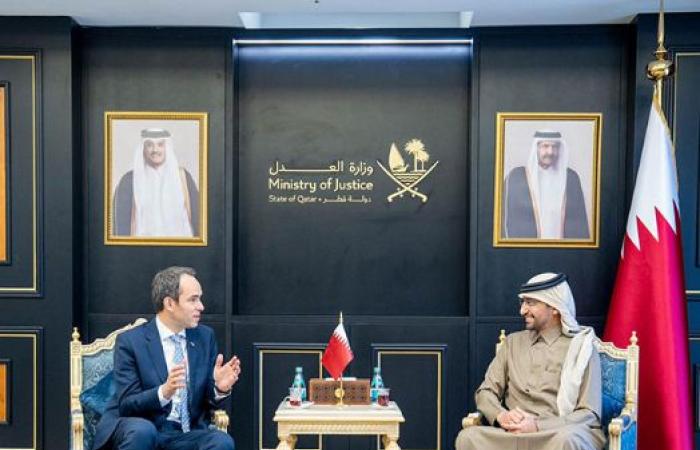  وزير العدل ووزير الدولة لشؤون مجلس الوزراء يجتمع مع السفير البلجيكي