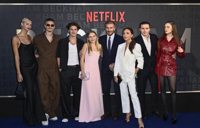 علاقة عائلة بيكهام مع ابنهم بروكلين تطلق نقاشا حادا على مواقع التواصل