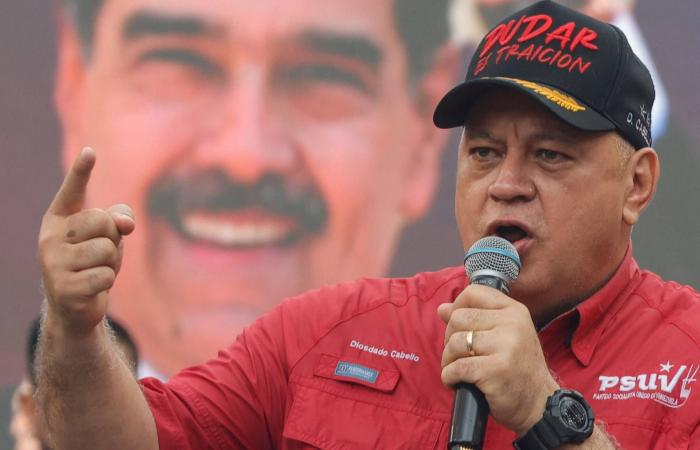 تظاهرة
      حاشدة
      في
      فنزويلا
      طالبت
      بالإفراج
      عن
      مادورو