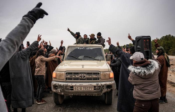 فرنسا
      تجهد
      لتثبيت
      وقف
      النار
      «الهش»
      بين
      «صديقيها»
      في
      سوريا