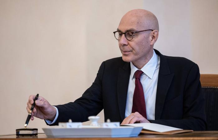 ترمب
      يحرك
      «لينكولن»...
      ويضغط
      على
      طهران