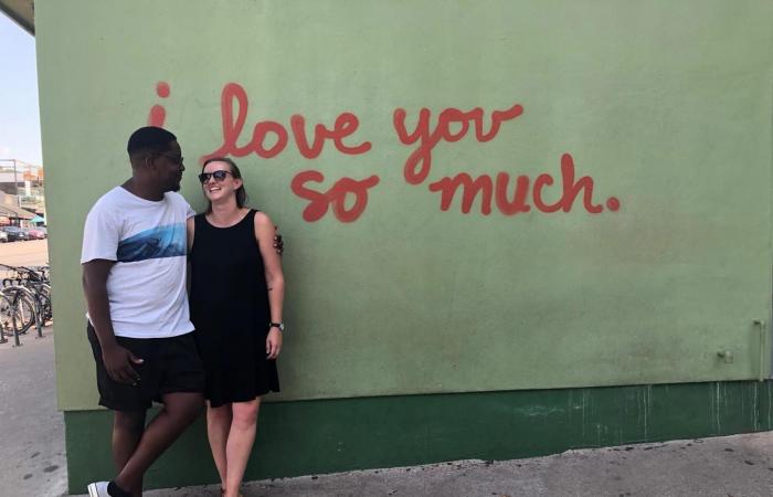 في طريقه إلى زيمبابواي لوداع والدته ودفنها.. وجد حب حياته في الجو