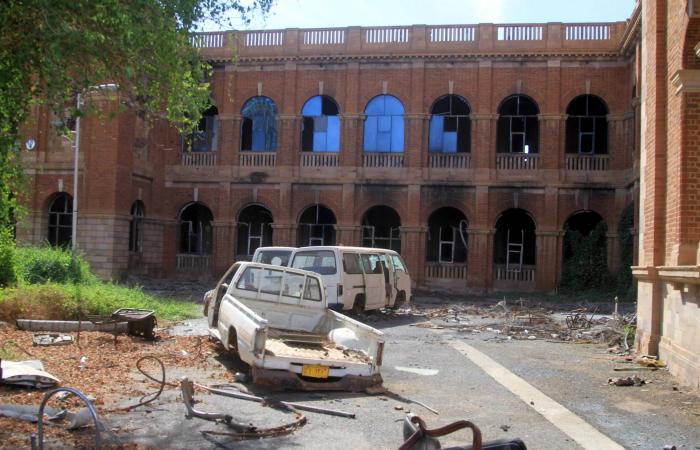 السودان:
      قتال
      استنزاف
      على
      «طريق
      الصادرات»
      يعمق
      الأزمة
      الإنسانية