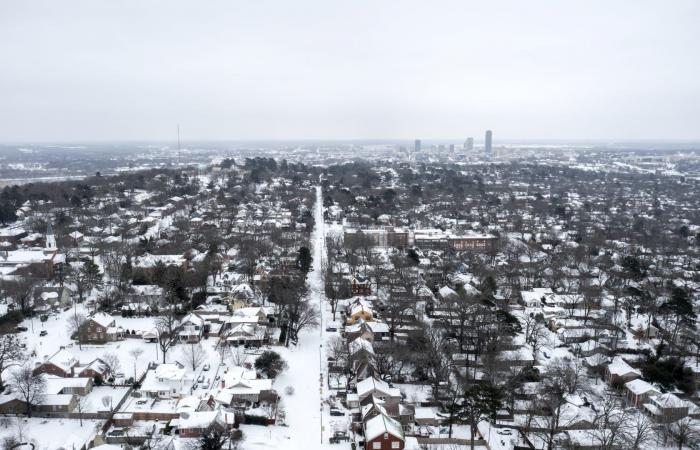 ترامب يعلن الطوارئ في 10 ولايات مع تقدم عاصفة ثلجية واسعة النطاق