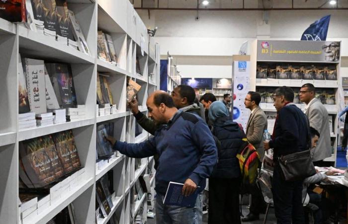 روائع
      الأدب
      العالمي
      تجتذب
      روَّاد
      «القاهرة
      للكتاب»